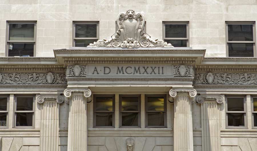 Roman numerals MCMXXII on building in Washington