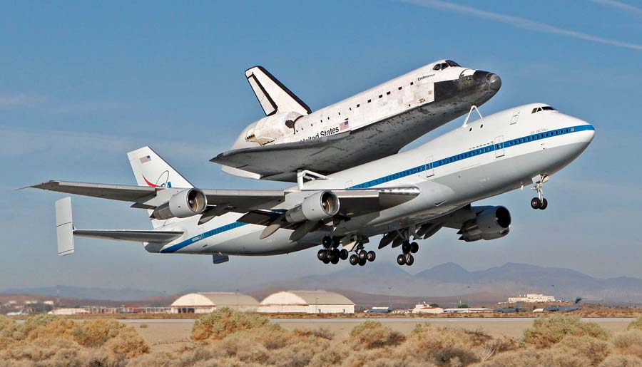 747 carrying shuttle on top