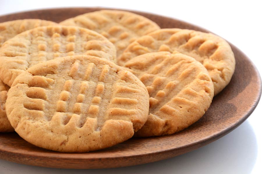 Peanut cookies with sugar