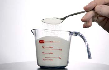 Measuring tablespoons into a cup