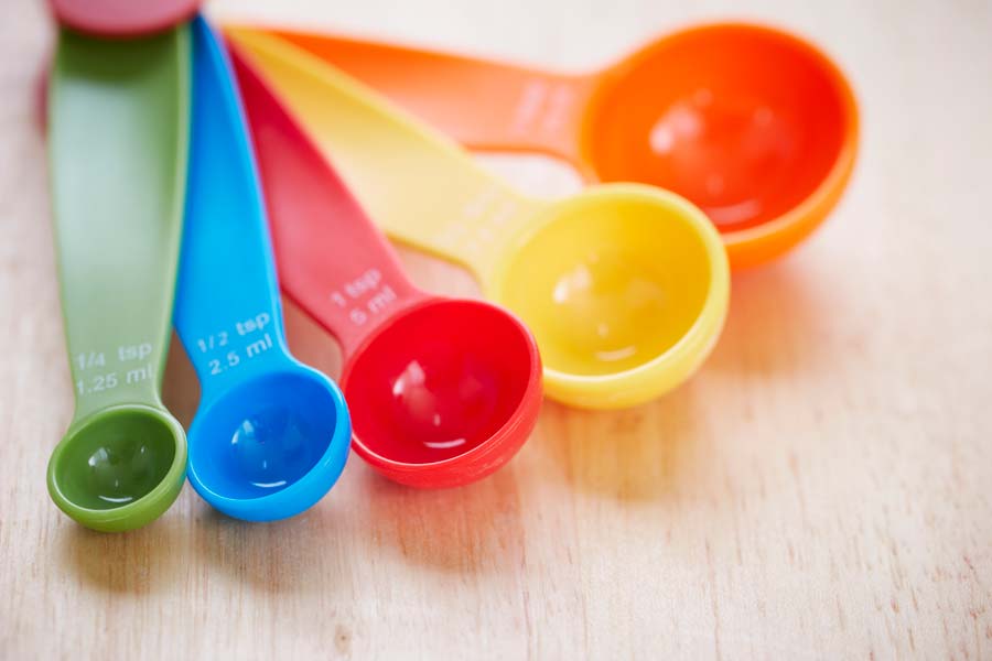 A set of measuring spoons