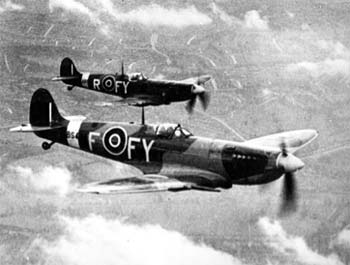 RAF Spitfires in rotte formation